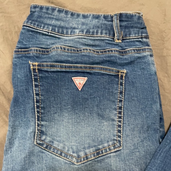 Guess Jeans cropped. Frayed - Picture 4 of 5